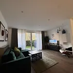 Modern 3 Bed 3 Bath House Near Greenwich