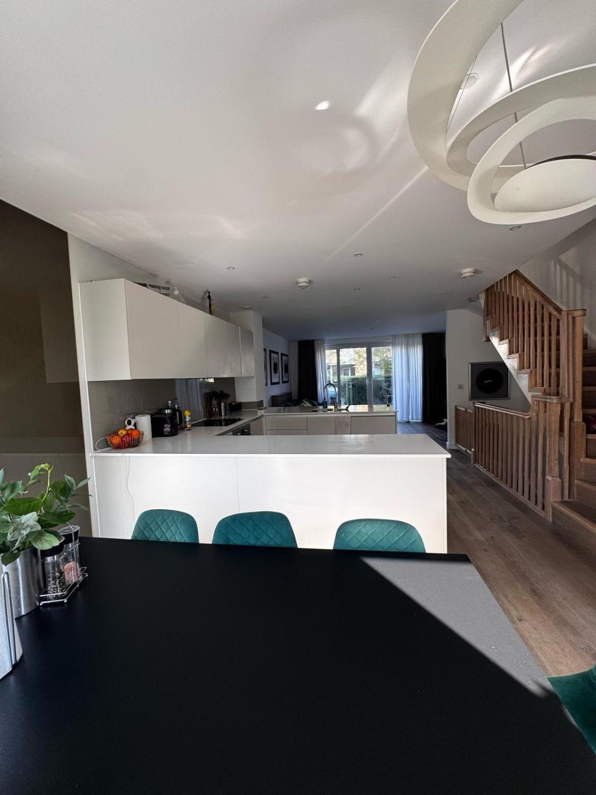 Modern 3 Bed 3 Bath House Near Greenwich Hébergement de vacances Londres