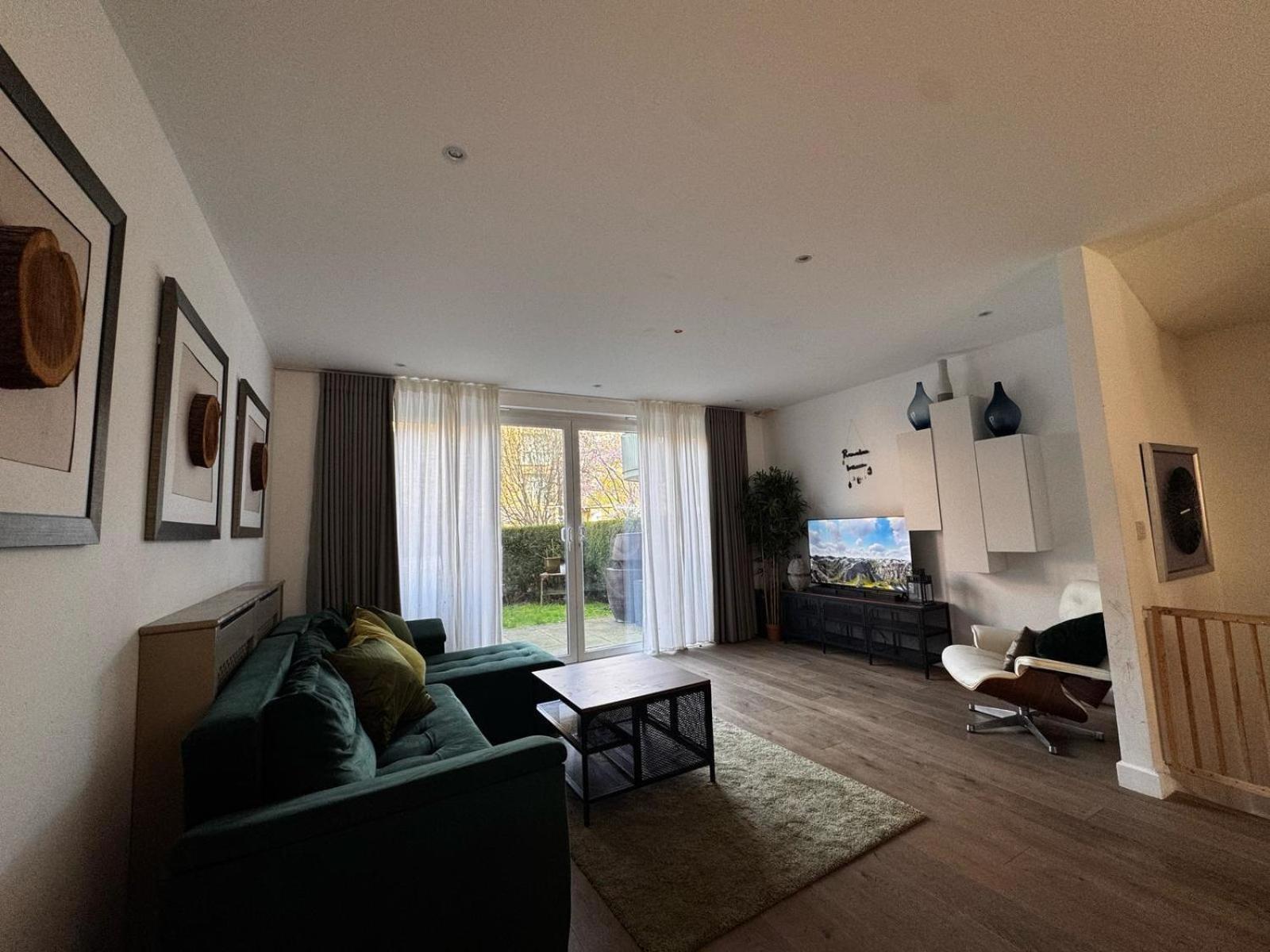 Modern 3 Bed 3 Bath House Near Greenwich Hébergement de vacances