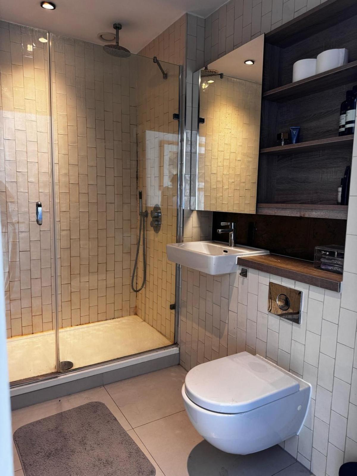 Hébergement de vacances Modern 3 Bed 3 Bath House Near Greenwich Londres