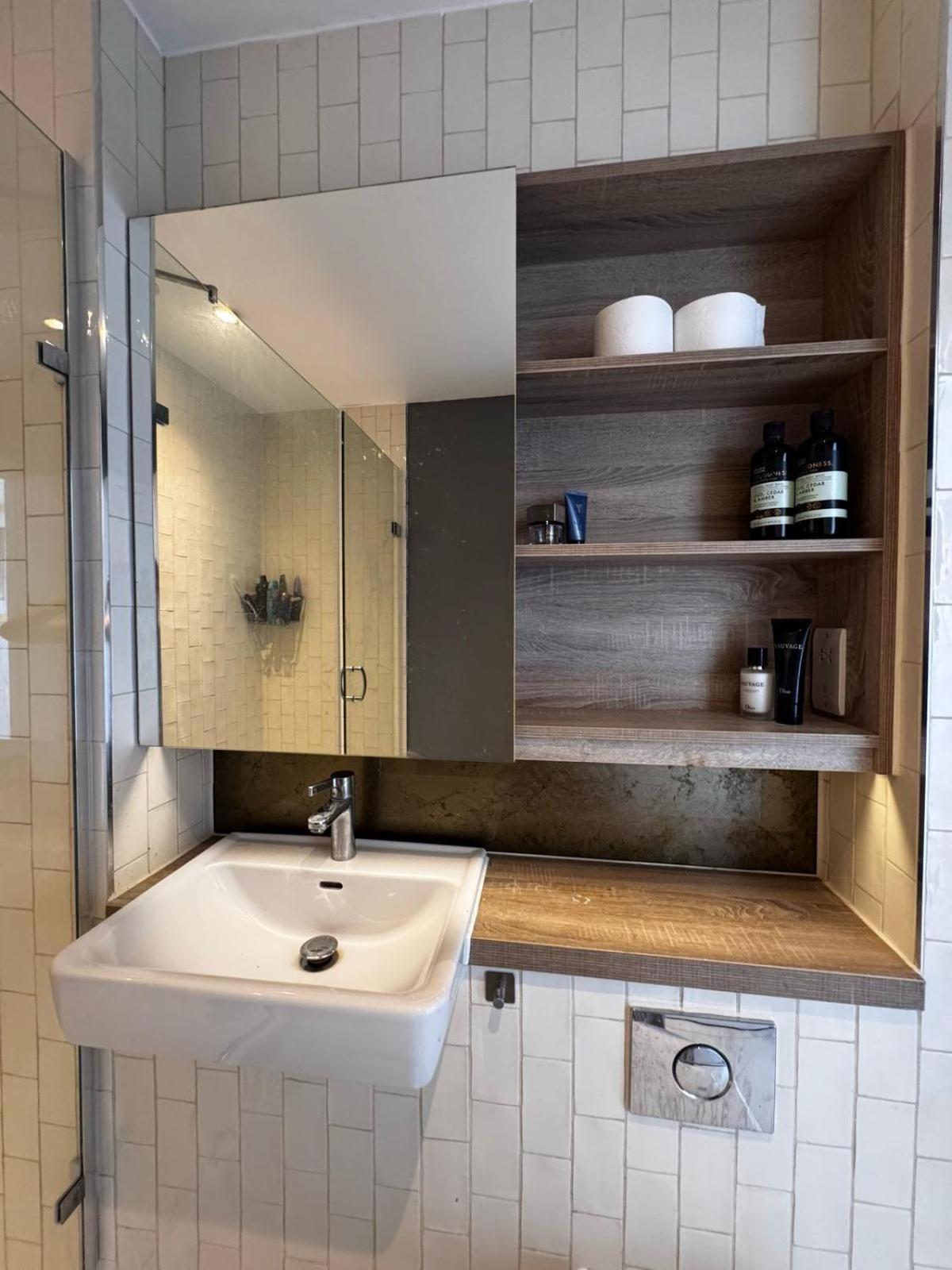 Modern 3 Bed 3 Bath House Near Greenwich Hébergement de vacances *